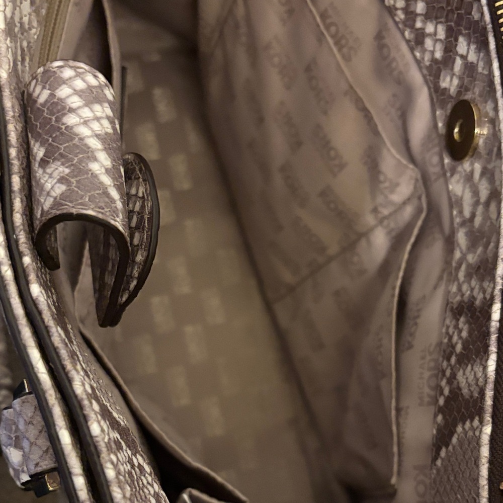 Michael Kors Gray Snakeskin-Print Women’s Satchel Shoulder Bag - Picture 5 of 9